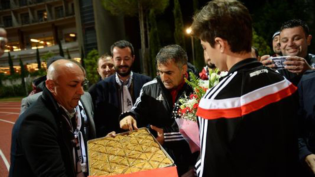 Beşiktaş Futbol Takımı, ikinci yarı hazırlıklarına akşam antrenmanıyla devam etti Baklavvbjkkk,